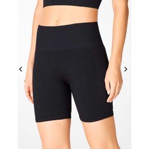Fabletics High-Waisted Seamless Ribbed Short 7"
